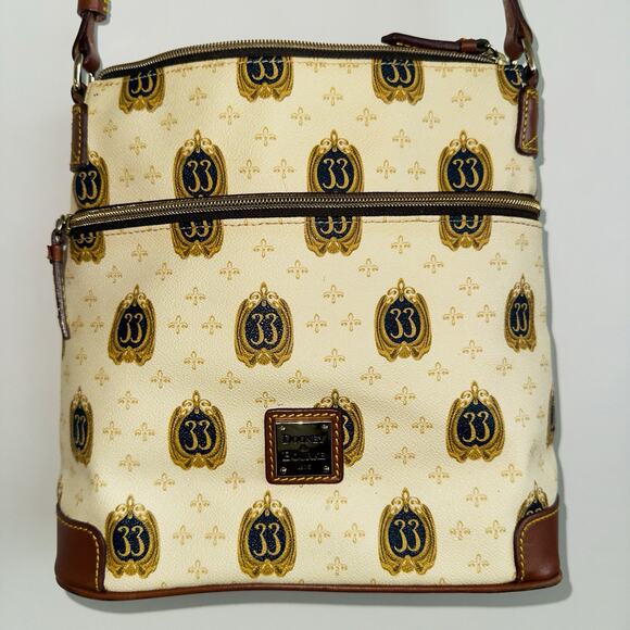 2015 Disneyland Club 33 Logo Dooney & Bourke Letter Carrier Handbag Crossbody LE - Picture 12 of 13